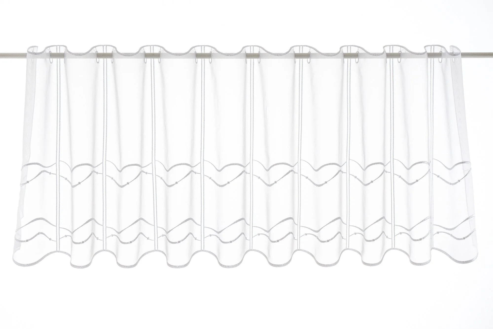 Scheibengardine mit geschwungener Stick-Borte – 45 cm hoch, weiß